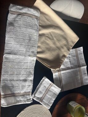 Mainstays White and Beige Kitchen Towel Set